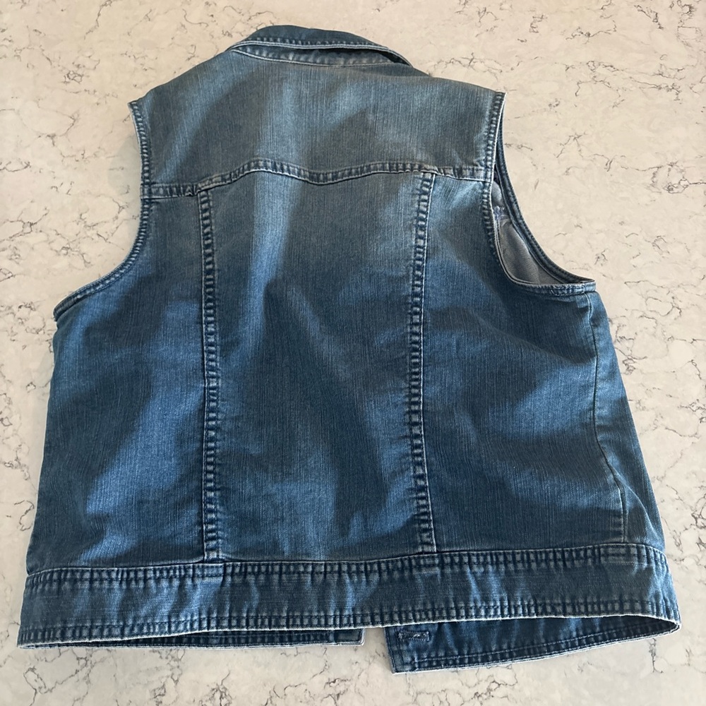 Chico’s platinum embellished blue denim vest size 1 =medium - Picture 4 of 5
